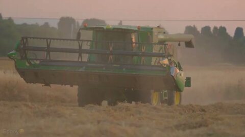 John Deere T560i combining.