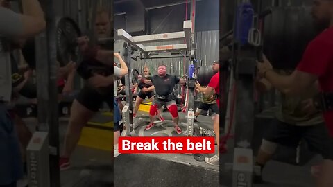 IS THIS A 900 POUND SQUAT.