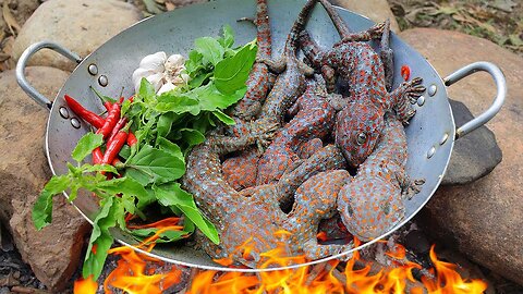 CATCHING CLEANING AND COOKING DELICIOUS WILD GECKOS AND FOREST LIZARDS//EXOTIC FOOD !!!