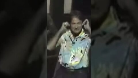 Robin Williams - Americans R better than British