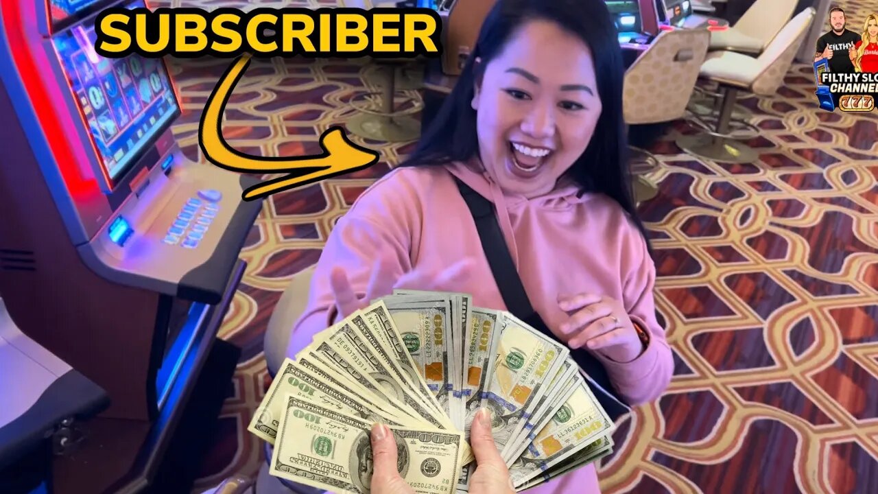 GAVE MONEY TO MY SUBSCRIBERS AFTER MASSIVE JACKPOTS!