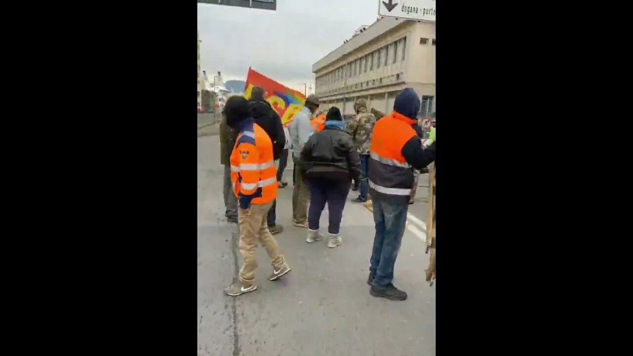 ITALY - Genoa Port Workers And Protesters Raise Barricades