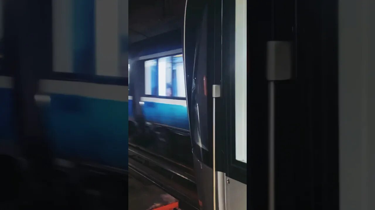Montréal staggered metro #montreal #viralvideo #travel #traintravel