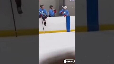 Макдэвид сыграл в пивной лиге, где его команда уступила со счетом 4:9🍻 Не потянул лучшую лигу мира 😄