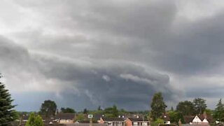 Raras nuvens arcus filmadas em impressionante timelapse
