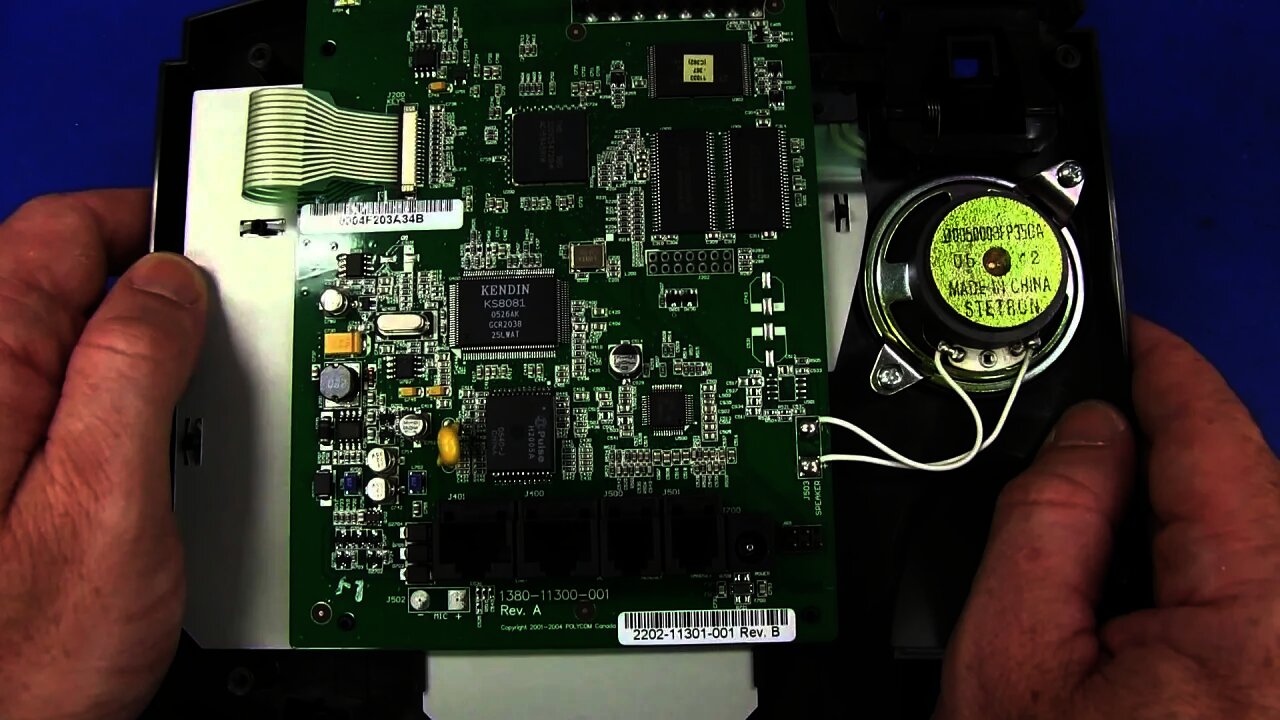 EEVblog #547 - Dumpster Phone Teardown