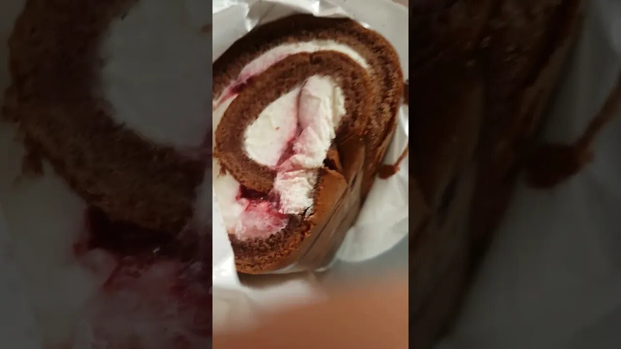 #ASMR Delicious 2.5€ #conveniencestore #Cherry Roulette #Cake | #Dessert | #VLOG | #Mukbang |#SHORTS