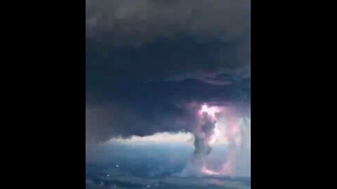 Strange things appearing in the skies all over the world 🌎