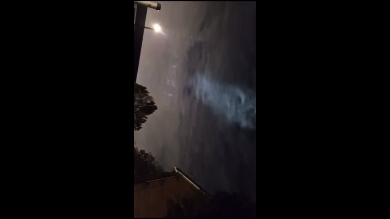 Strange lights in the sky !!!