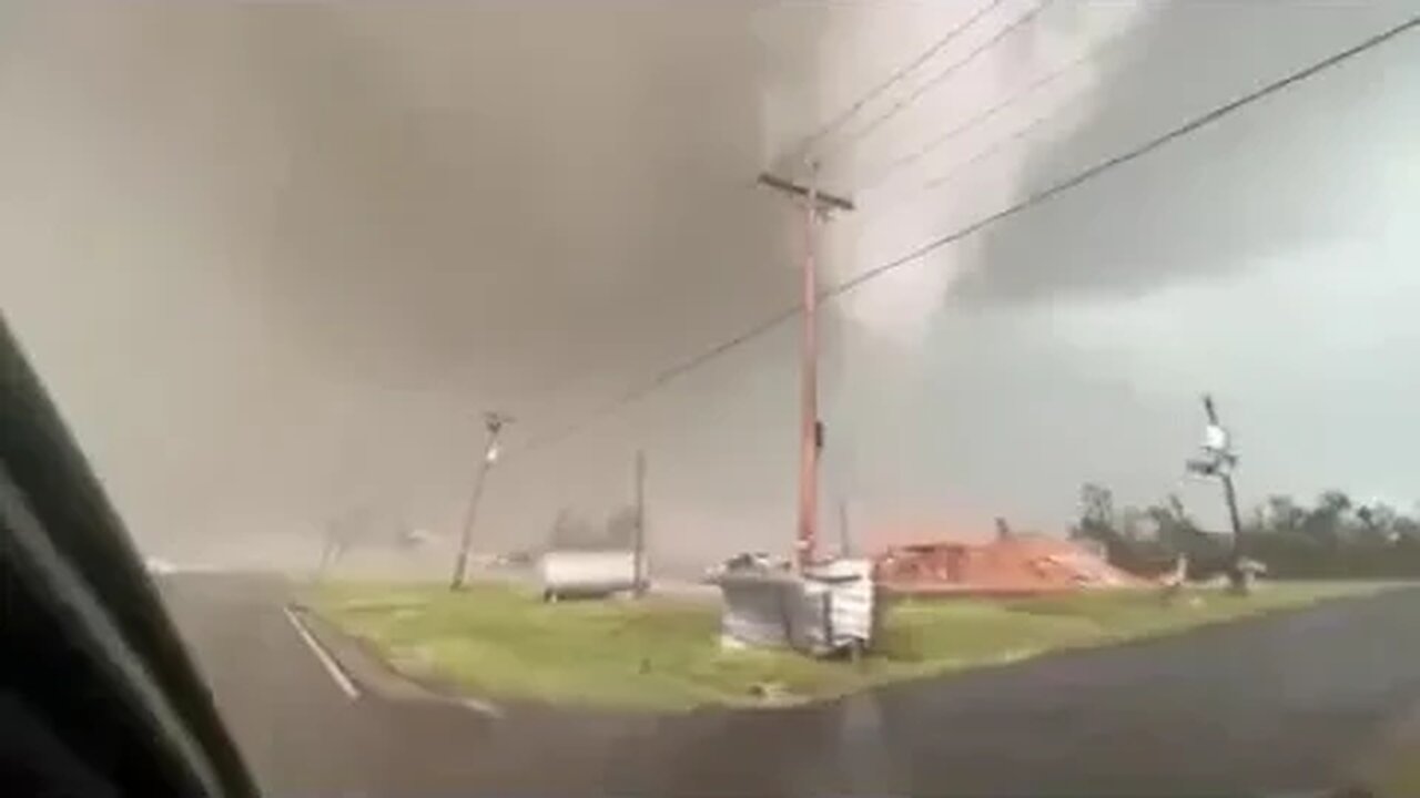 Large tornado moving through Cole, Oklahoma - FOX3 Now