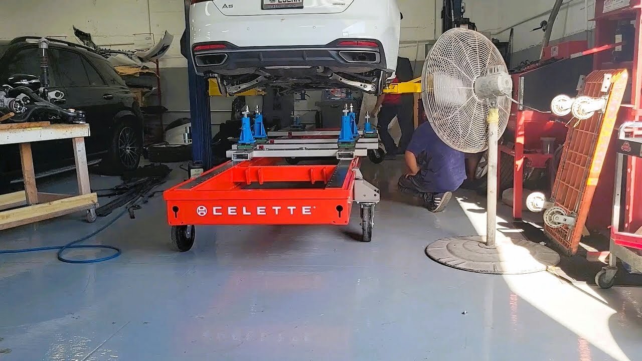 Audi A5 on Celette bench with Universal Fixture System Cameleon set up training