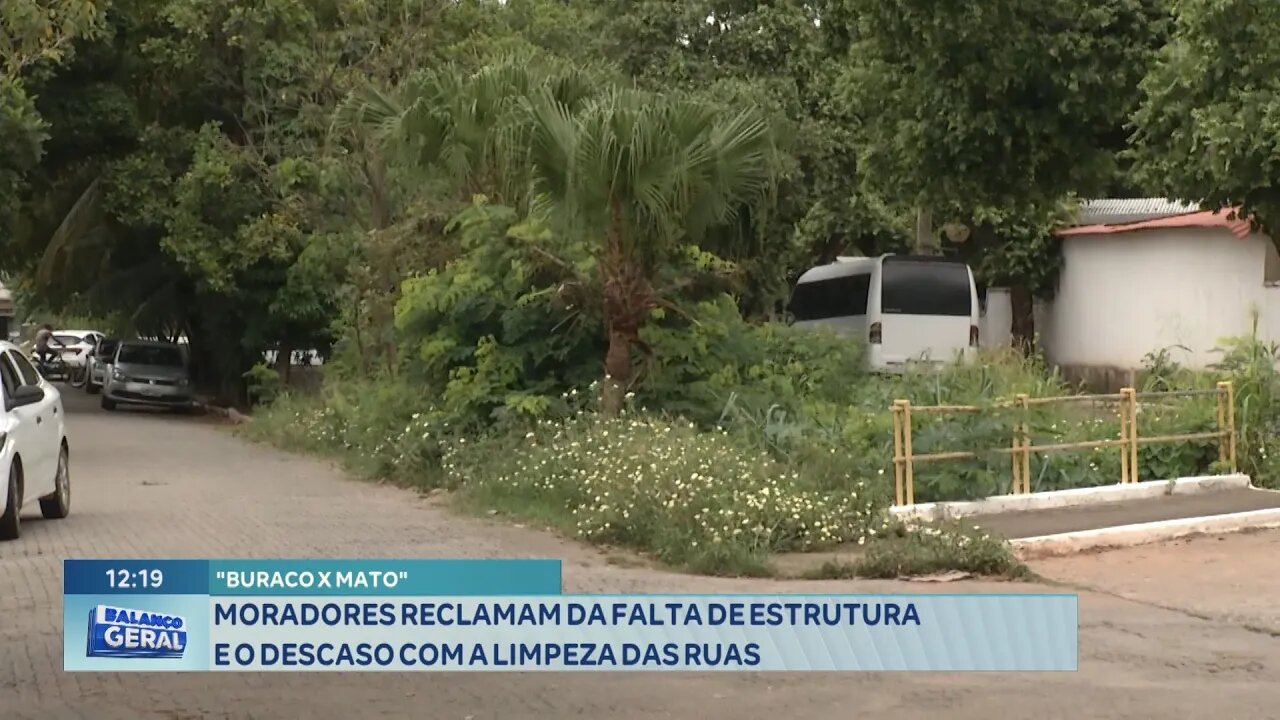 "Buraco x Mato": Moradores Reclamam da Falta de Estrutura e o Descaso com a Limpeza das Ruas.