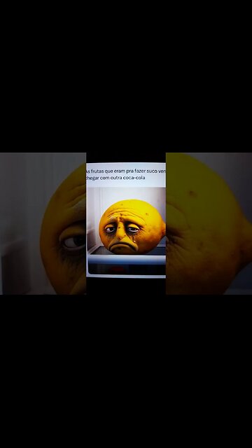 As frutas na geladeira e você chegando com a coca cola