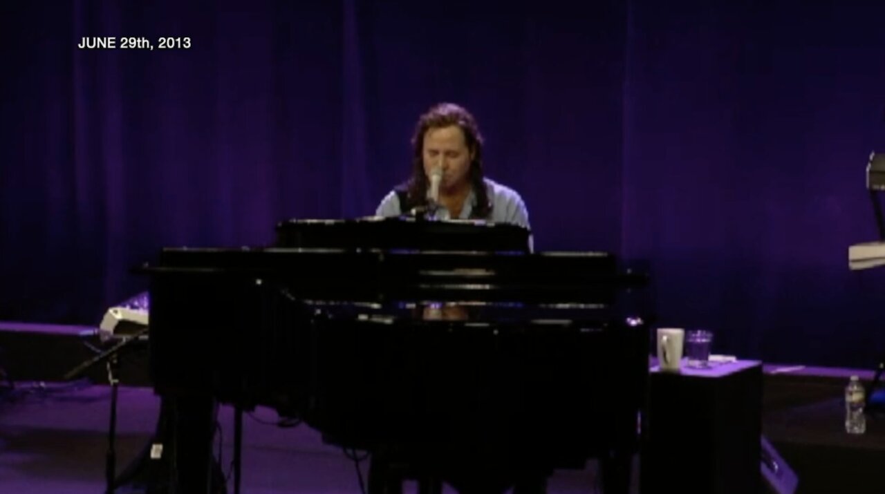 Kim Clement - War With Worship - Prophesy With Crazy Praise!