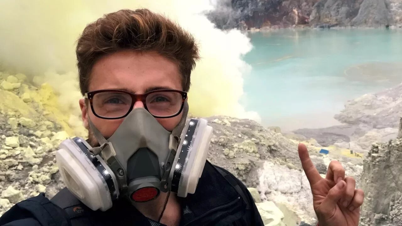 BLUE FIRE AND SULFUR MINING AT IJEN VOLCANO || TRAVELING JAVA, INDONESIA