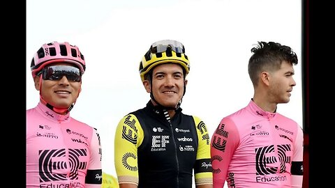 Richard Carapaz está participando en la Mercan Tour Classic Alpes -Marítimos / 30 de mayo del 2023.