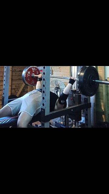 6x3 112.5 Kgs Paused Bench Press. Last Set. NEW PR!
