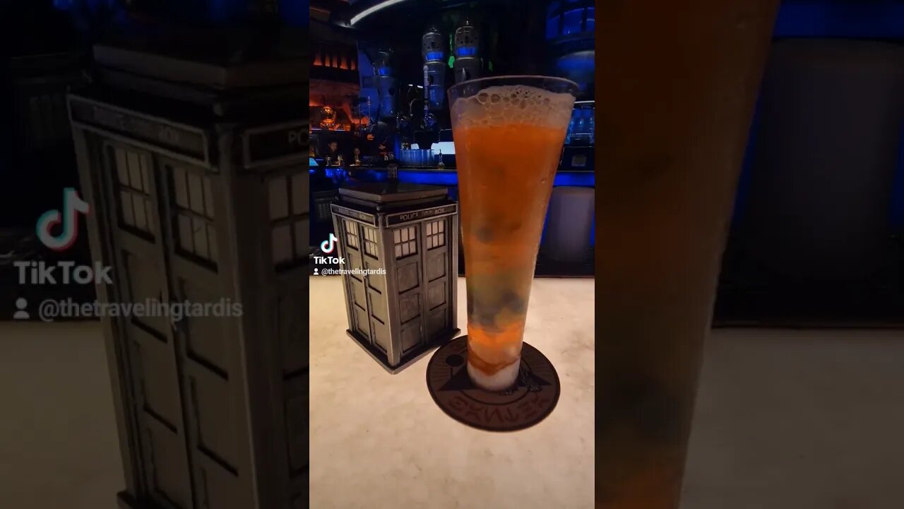 🍸#TARDIS GOES 🍸 #JIGGLEJIGGLE #CARBONFREEZE #GALAXYSEDGE #DISNEYSTUDIOS #SUBSCRIBE #SHORTS