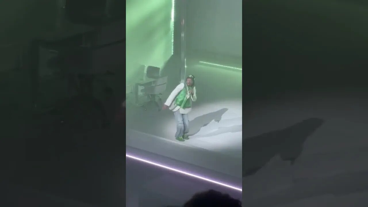 Uzi’s Just Wanna Rock Performance At Drake Apollo Tour
