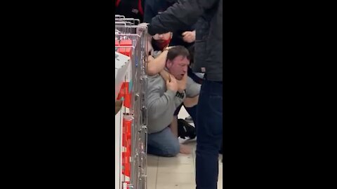 MAN GETS JUMPED AND ZIP TIED FOR NOT WEARING FACE MASK IN STORE BY THUGS!! 🤬
