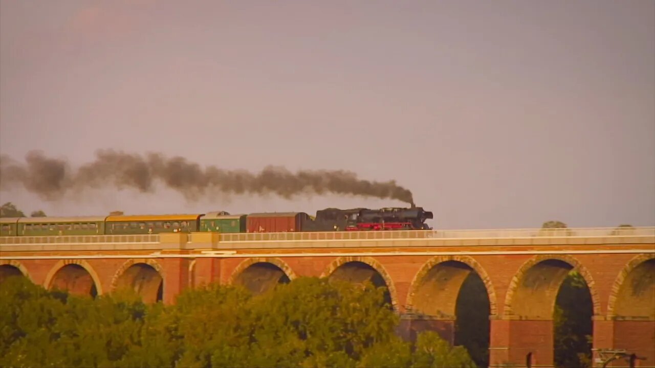 Dampflok über der Göltzschtalbrücke