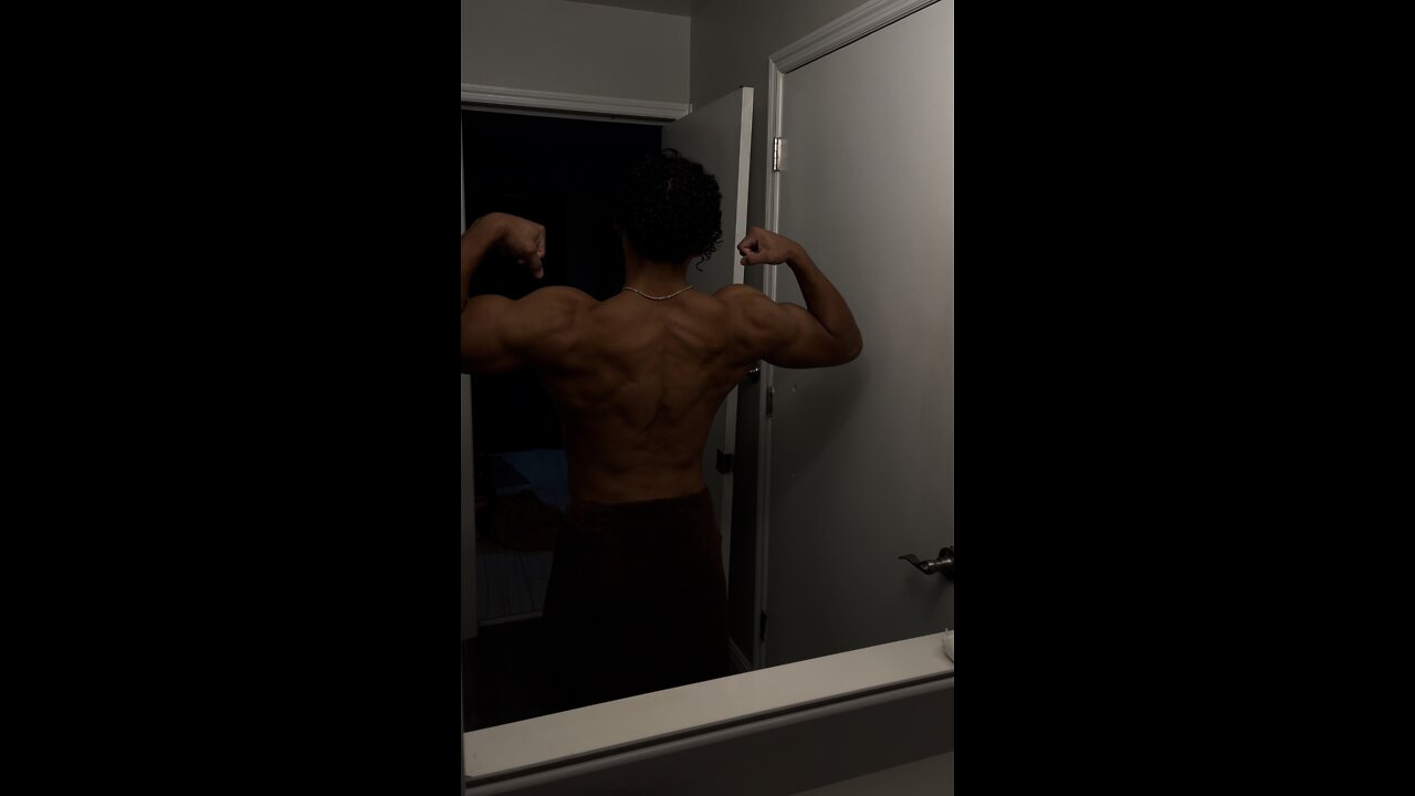 Back posing, shredded KING!