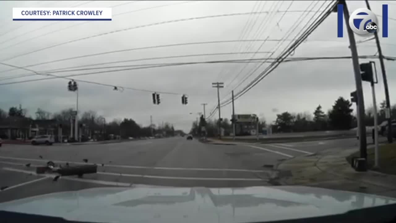 Traffic light comes crashing down in Amherst intersection