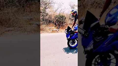 YAMAHA STOPPIE STUNTS