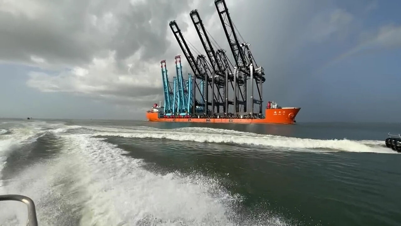 Coast Guard crew escorts motor vessel Zhen Hua 29 down Houston Ship Channel