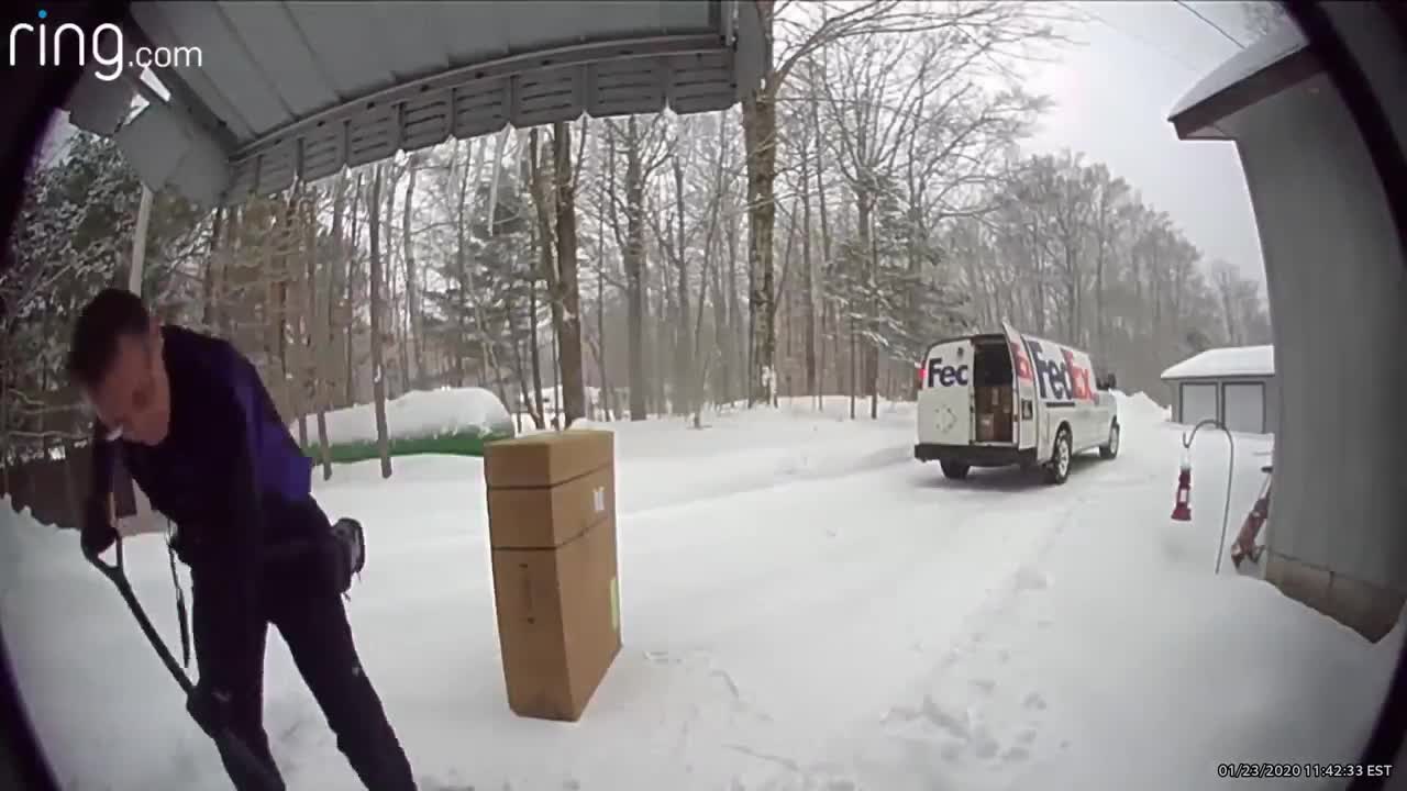 Compassionate FedEx employee shovels steps while homeowner is away