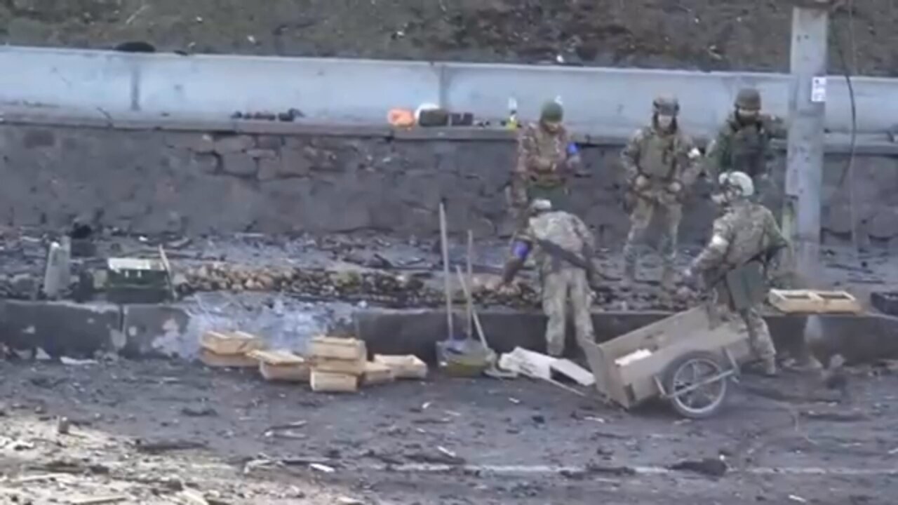 Raw video | Destroyed Russian Military Convoy, According to Ukraine