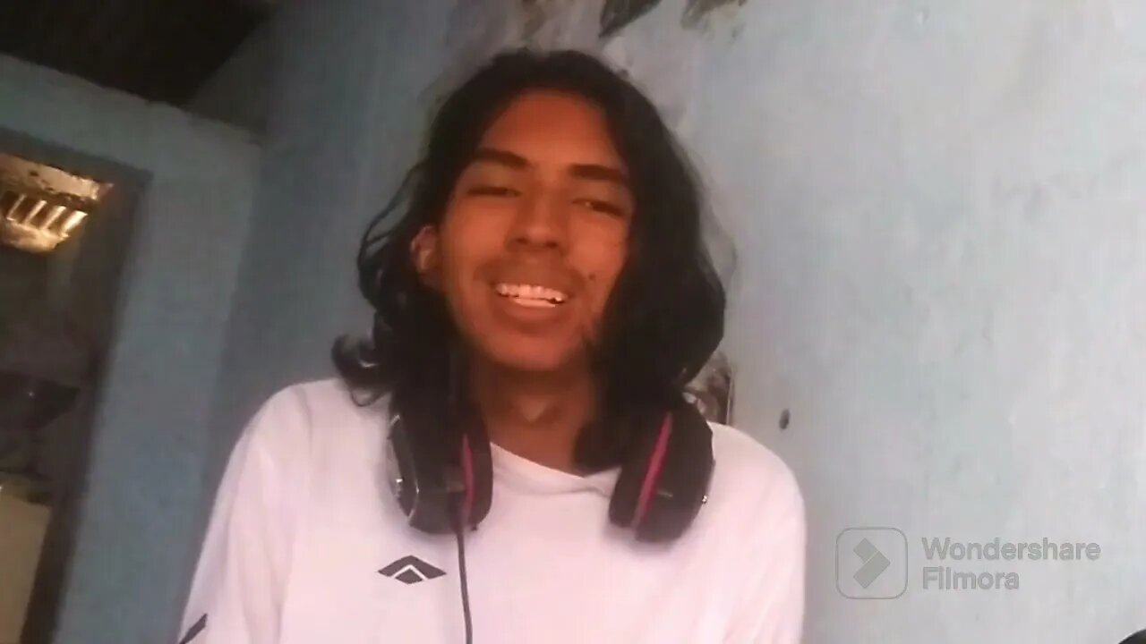 Faltam só 10 anos pra eu ser bom em fazer vídeos 😂😂😂