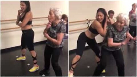 Elle a 90 ans et c'est une pro de la zumba!