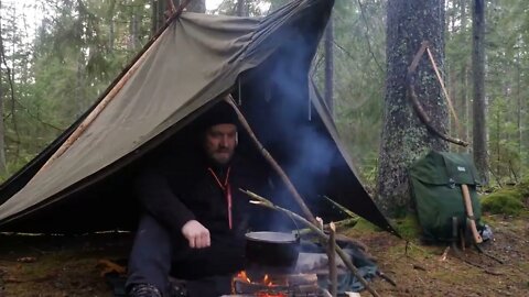 Winter Bushcraft in Snow, High Winds and Rain - Canvas Poncho Shelter - Vintage Wild Camping $ 20