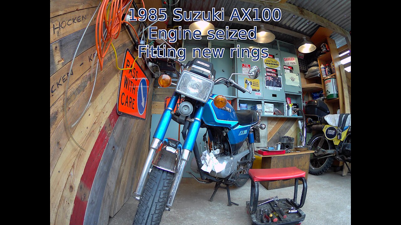 1985 Suzuki AX100 - Engine seized, honing cylinder and fitting new rings.