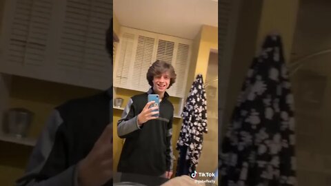 i met a chick with 12 tits yesterday, doesn't it, doesnTIT TikTok @gabefkelly Tik Tok Archives
