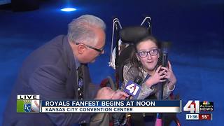 Fans wait in line for Royals FanFest