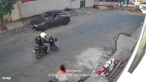 Acidente: Criança é atropelada no meio da rua no Bairro Indaiá em Teófilo Otoni.