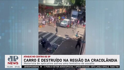 Carro é destruído por usuários de drogas na Cracolândia