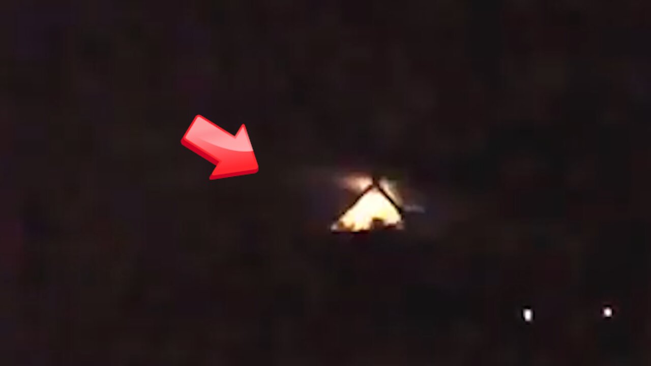 Mysterious light and lightning-like objects emanating from the mountain top [Mystery]