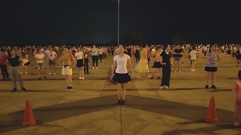 黑龙一首《38度6》爆红网络，舞步简单，旋律劲爆，节奏嗨翻了！【順能炫舞團】