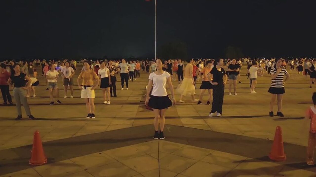 黑龙一首《38度6》爆红网络，舞步简单，旋律劲爆，节奏嗨翻了！【順能炫舞團】