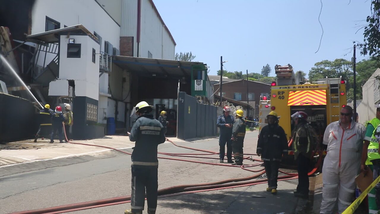 SOUTH AFRICA - Durban - Factory fire in Jacobs (Video) (As7)