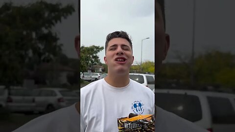 TESTAM CEL MAI CIUDAT BURGER #oguritamica #mancaciosul #mancare