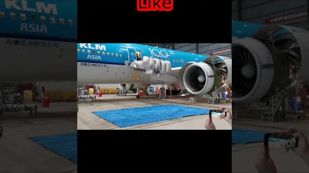 How KLM B777 Emergency Slide Shooting Fast #Flying #Aviation #AeroArduino