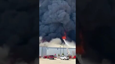 Massive fire 🔥 engulfs Walmart distribution center