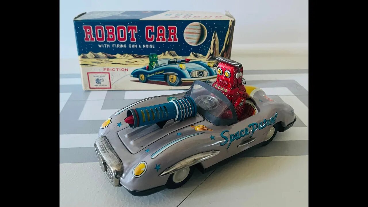 Robot Car has one of the coolest space toy boxes EVER!! 🪐