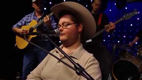 Disabled Teen Enters Talent Show & Gives Audience Chills With Stunning Country Cover