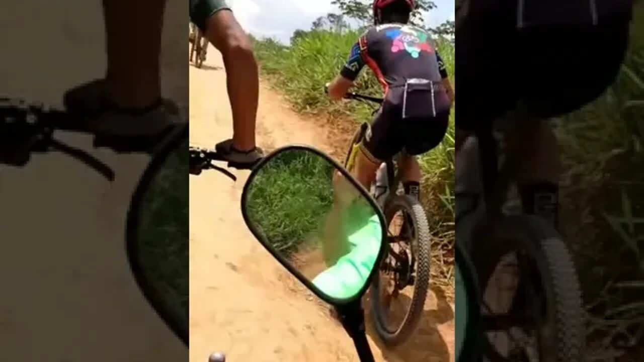 O mulequinho botou os marmanjos no bolso