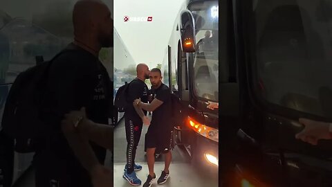 Time do Vasco chegando ao Maracanã para enfrentar o Flamengo